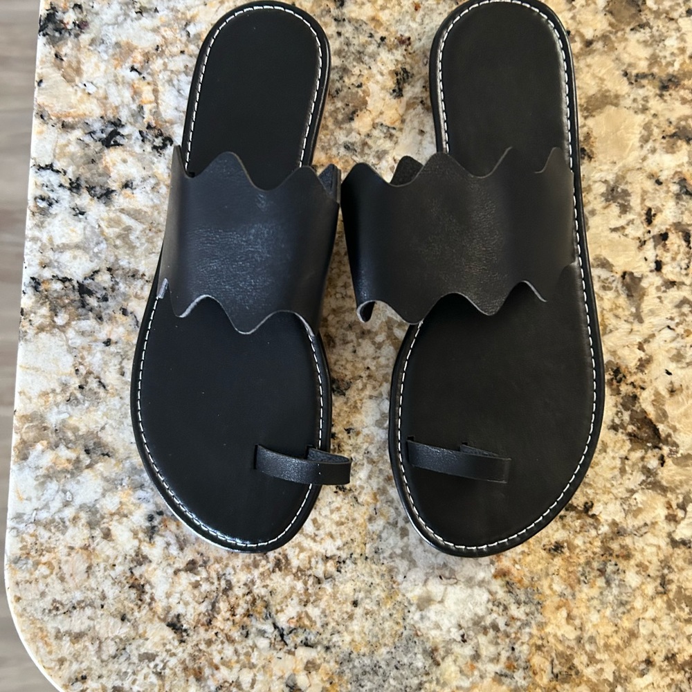 CUTE BLACK SANDALS - Picture 3 of 3